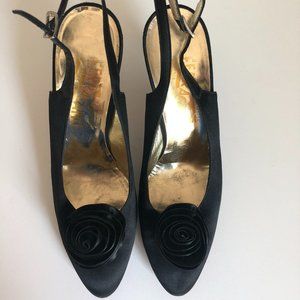 Vintage Salvatore Ferragamo 7.5AAA Satin Rose detail